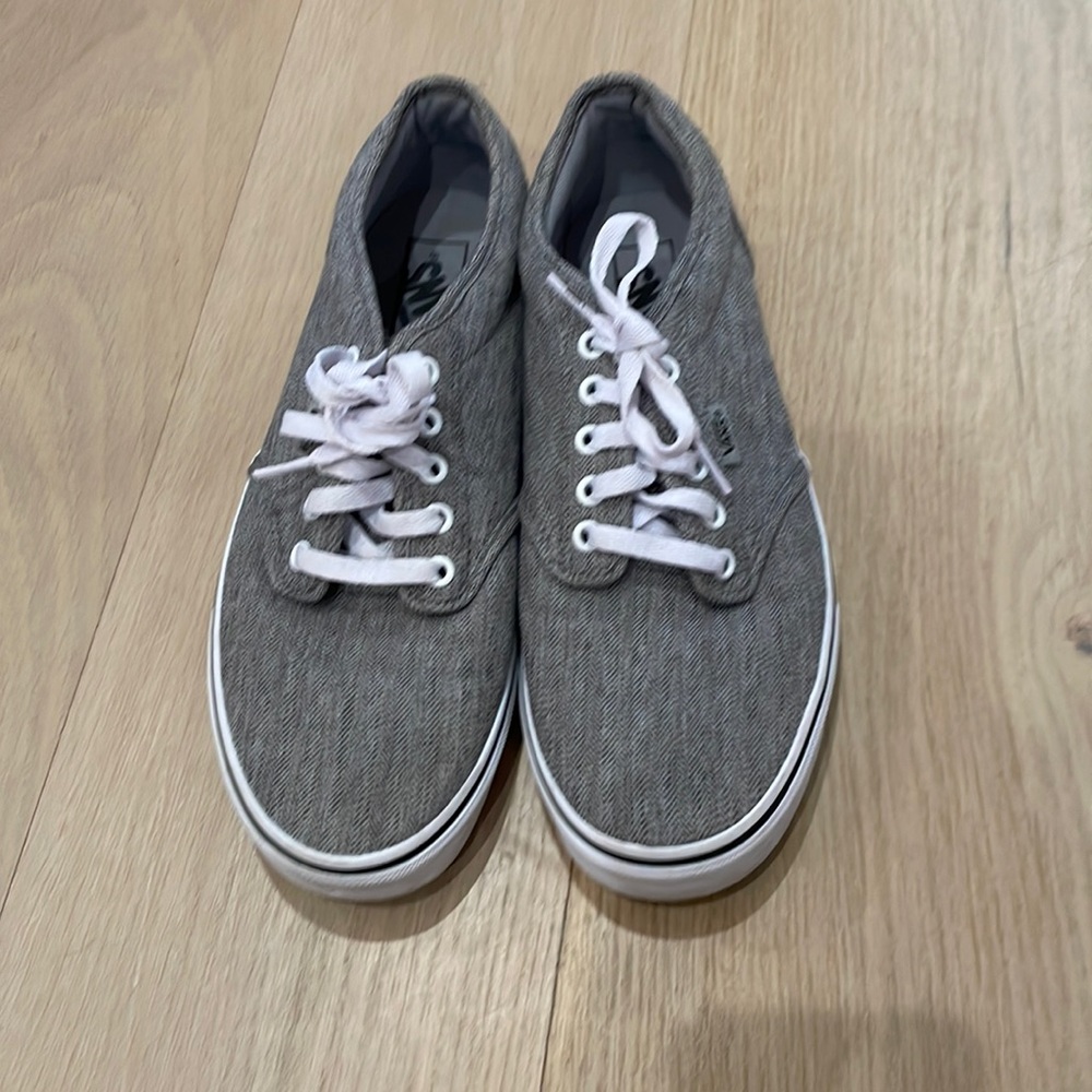 never worn, US men’s 9.5 Vans